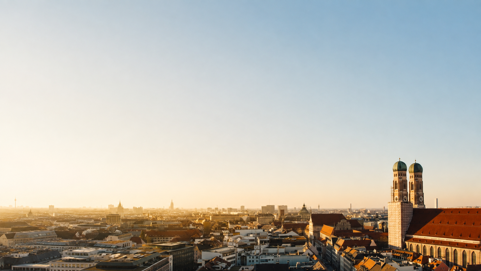 Büroreinigung München — Blick über die Dächer der Innenstadt mit der Frauenkirche
